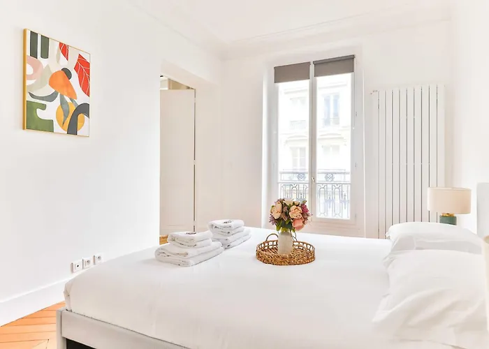 Апартаменты Spacious - 2br-4p - Montmartre-moulin Rouge Париж